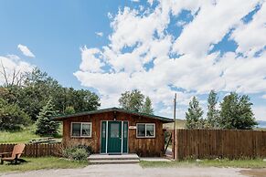 Chico Hot Springs Resort & Day Spa
