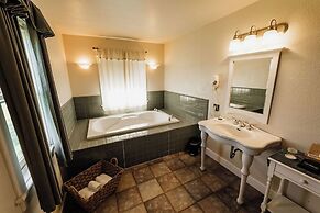 Chico Hot Springs Resort & Day Spa