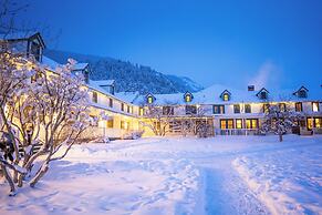 Chico Hot Springs Resort & Day Spa
