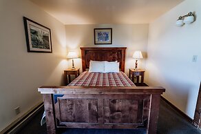 Chico Hot Springs Resort & Day Spa
