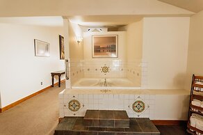 Chico Hot Springs Resort & Day Spa