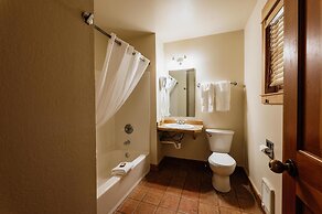 Chico Hot Springs Resort & Day Spa