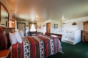 Chico Hot Springs Resort & Day Spa