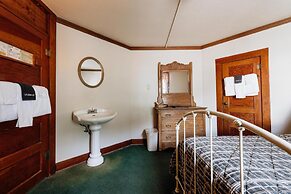 Chico Hot Springs Resort & Day Spa