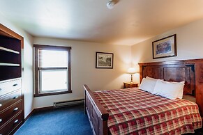 Chico Hot Springs Resort & Day Spa