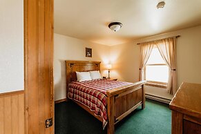 Chico Hot Springs Resort & Day Spa