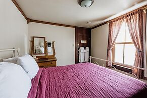 Chico Hot Springs Resort & Day Spa