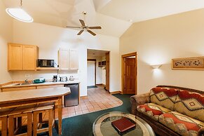 Chico Hot Springs Resort & Day Spa