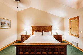 Chico Hot Springs Resort & Day Spa