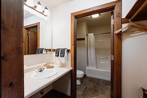 Chico Hot Springs Resort & Day Spa