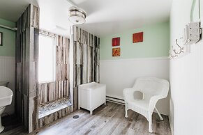Chico Hot Springs Resort & Day Spa