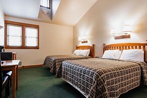 Chico Hot Springs Resort & Day Spa
