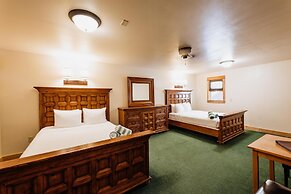 Chico Hot Springs Resort & Day Spa