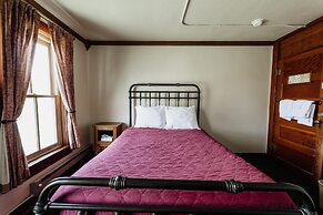Chico Hot Springs Resort & Day Spa