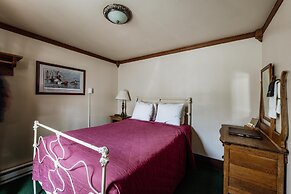 Chico Hot Springs Resort & Day Spa