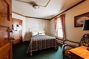 Chico Hot Springs Resort & Day Spa