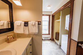 Chico Hot Springs Resort & Day Spa
