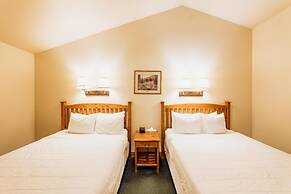 Chico Hot Springs Resort & Day Spa