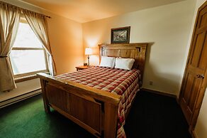 Chico Hot Springs Resort & Day Spa