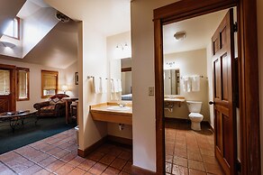 Chico Hot Springs Resort & Day Spa