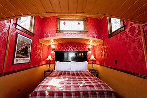 Chico Hot Springs Resort & Day Spa