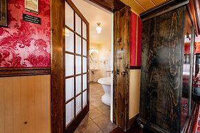Chico Hot Springs Resort & Day Spa