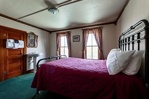 Chico Hot Springs Resort & Day Spa