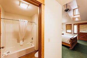 Chico Hot Springs Resort & Day Spa
