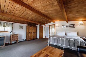 Chico Hot Springs Resort & Day Spa