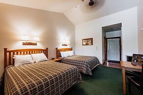 Chico Hot Springs Resort & Day Spa