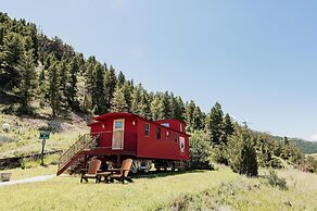 Chico Hot Springs Resort & Day Spa