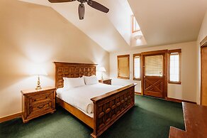 Chico Hot Springs Resort & Day Spa
