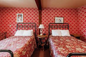 Chico Hot Springs Resort & Day Spa