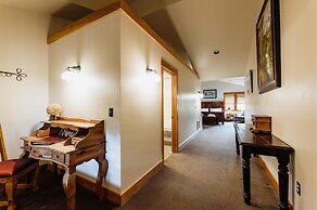 Chico Hot Springs Resort & Day Spa