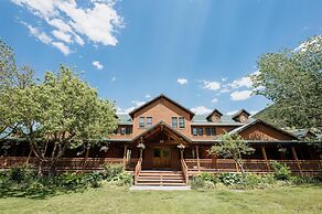 Chico Hot Springs Resort & Day Spa