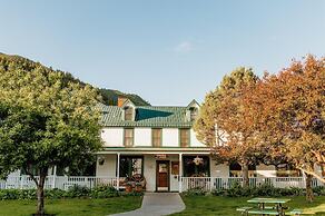 Chico Hot Springs Resort & Day Spa