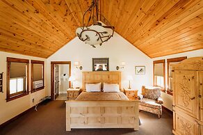 Chico Hot Springs Resort & Day Spa