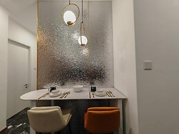 Royce Residence by uBook