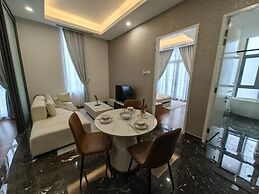 Royce Residence by uBook