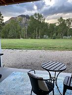 Creek 15 min to Purgatory Garage Parking