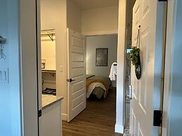 Creek 15 min to Purgatory Garage Parking