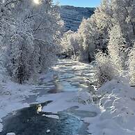 Creek 15 min to Purgatory Garage Parking