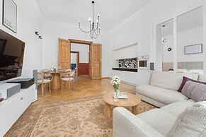 Retro Apartment in Wroclaw by Renters