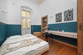 Retro Apartment in Wroclaw by Renters