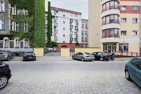 Retro Apartment in Wroclaw by Renters