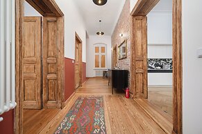 Retro Apartment in Wroclaw by Renters