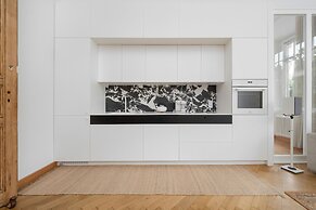 Retro Apartment in Wroclaw by Renters