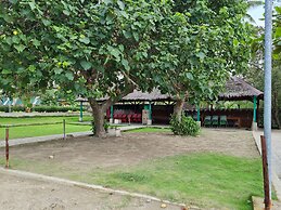 Tambayan Rooms & Cottages by SMS Hospitality