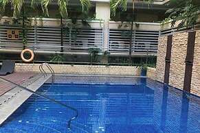 1 Bed Apartment - Sleeps 7 - Pool & Wifi