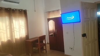 Assembly Hotel - Esiama